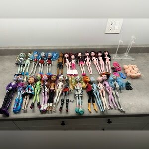 Lot of monster high dolls